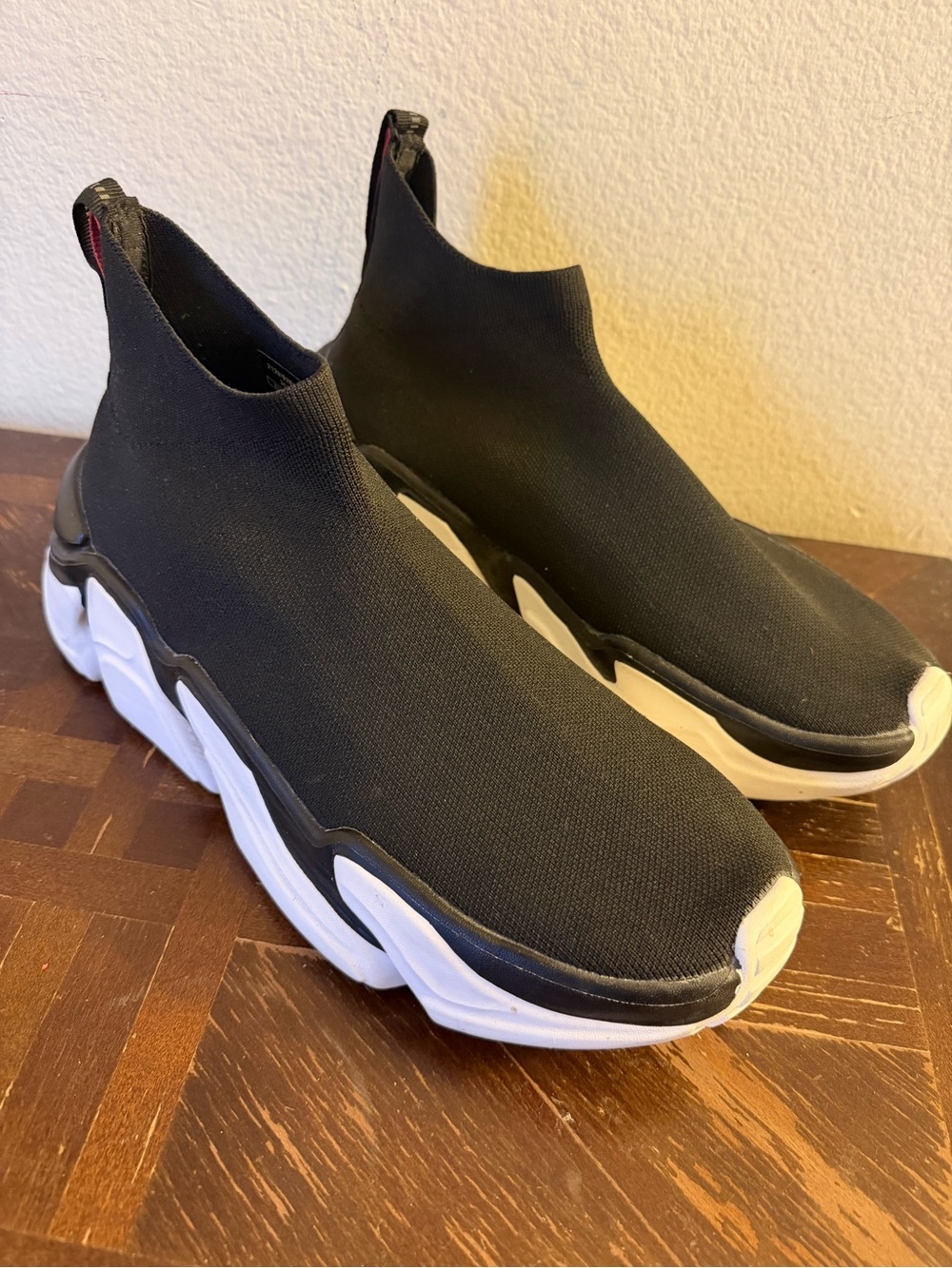 Zara Men's Black Slip-On Knit Runner Sneakers size 10 size 43